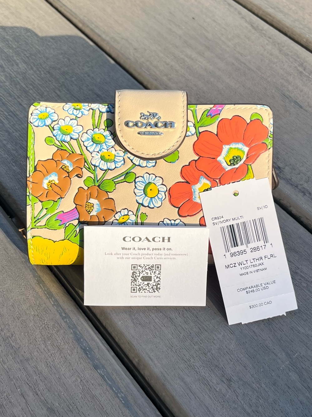 Coach; Limited Edition; Cream/Ivory & Multicolor Floral; Zip Wallet; 3.5x5in NWT - Picture 7 of 12